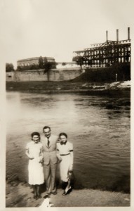 Fira Melamedzon, Adek Engel from Lublin, a student of Poznan University and Pola Melamedzon from Brzeziny, Fira’s cousin strolling along the Warta river. In the background one can see New Electric Power Station (today Garbary Electric Power and Heating Station) and Czech’s Redoubt – the element of Prussian town’s fortification. Poznan, 8 of July 1938