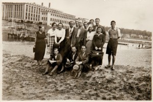 Friends and sportsmen from the Jewish sport club Bar Kochba at the Municipal Swimming Pool: Fira Melamedzon (the 4th one from the right), Ania Goldberg (the 1st one from the right) – Fira’s good friend, Mira Lederowna (the 3rd one from the left) – Fira’s good friend. The others unknown. Poznan, New Electric Power Station (today Garbary Electric Power and Heating Station) in the background, 1934