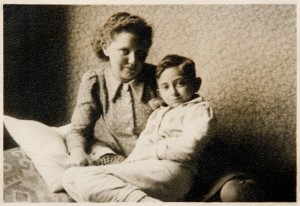 Maryla lewkowicz with little Niutek  at home. On the reverse of the photo: ”Maryla suffering from a cold“. Poznan, 21 of January 1938